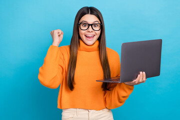 Poster - Photo of impressed cheerful girl with long hairstyle wear knit turtleneck hold laptop passed exam isolated on blue color background