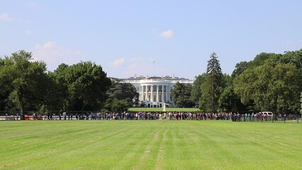 Canvas Print - The White House in Washington DC in a sunny day, USA
