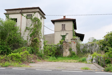 Old dilapidated house abandonment disuse panorama landscape art history culture