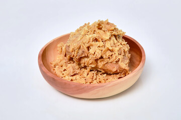 Wall Mural - fried chicken in wooden bowl on white background