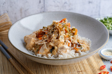 Canvas Print - Healthy bowl with chicken, rice and vegetables