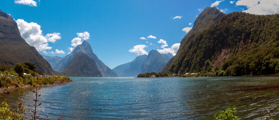 Wall Mural - Milford Sound (Piopiotahi) fjord, Fiordland National Park in the south west of New Zealand's South Island. World heritage site among the world's top travel destinations