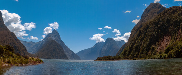 Wall Mural - Milford Sound (Piopiotahi) fjord, Fiordland National Park in the south west of New Zealand's South Island. World heritage site among the world's top travel destinations