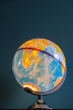 Fototapeta Pomosty - mały podświetlany globus na stoliku