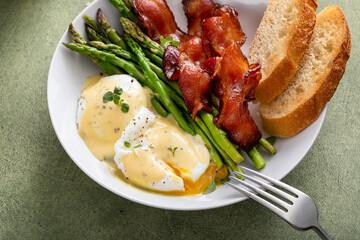 Wall Mural - Healthy breakfast with poached eggs, bacon and asparagus