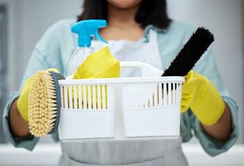 Canvas Print - Where shall we start. a woman holding a basket with cleaning supplies.