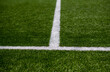 białe linie na zielonej murawie do piłki nożnej