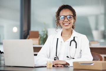 Poster - Waiting for my next patient. Cropped portrait of an attractive young female doctor working at her desk in the office.