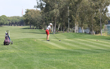 woman playing golf on green field