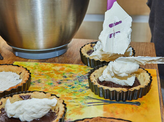 Canvas Print - Manufacturing process Round cream pie with chocolate and strawberries. French recipe