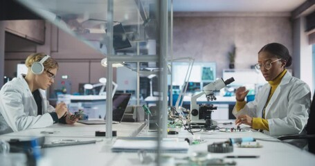 Leinwandbilder - Modern Science Research Laboratory in University: Diverse Young Scientists in White Coats Using Microscopes, Testing Circuit Boards and Microchips for a Technology Project in School