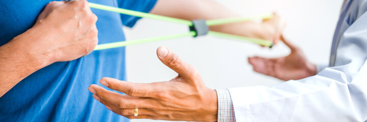 Wall Mural - Physical Doctor consulting with patient About  muscule pain problems Physical therapy diagnosing concept