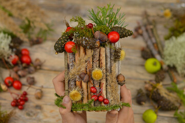 autumn craft with kids. How to make autumn floral decorations. made of natural materials and old tin can, zero waste