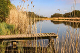 Fototapeta  - Drewniany krótkipomost na jeziorze
