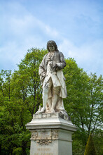 Statue De Bernard