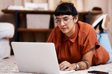 Poster - Ill definitely find something to keep me busy online. an attractive young woman relaxing at home.