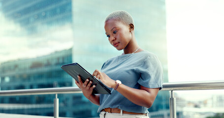 Poster - Black woman, business and tablet portrait in city for online communication, networking or trading. Entrepreneur person with urban buildings and 5g network connection for writing email on mobile app