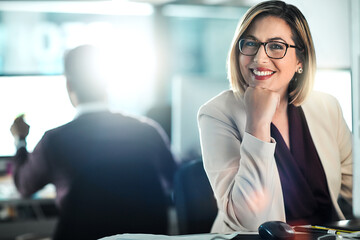 Poster - Know your goals. a businesswoman sitting at her desk.