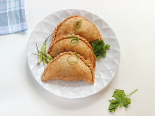 fried pastels atau pastel goreng are a kind of pastry made by placing the stuffing on top of the dough, then folded and tightly closed. Pastels can taste sweet or savory