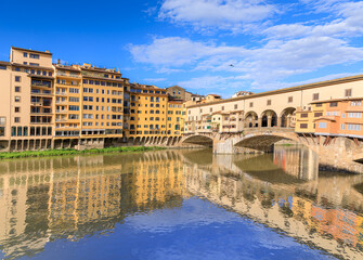 Wall Mural - Bridge of Ponte Vecchio on the river Arno in Florence, Italy.