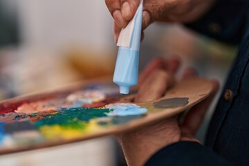 Canvas Print - Senior man mixing color on palette at art studio