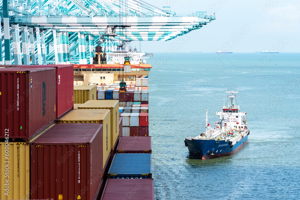 Stock-Foto „Tanjung Pelepas, Johor, Malaysia - view on the containers ...