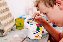 In Summer The Children's Creative Activities Help To Entertain Themselves By Developing Artistic Creativity.