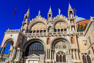 Wall Mural -  Patriarchal Cathedral Basilica of Saint Mark (Basilica di San Marco) in Venice, Italy