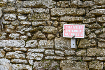 Wall Mural - chantier travaux danger interdit securité brique mur architecture pierre