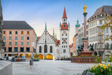 Fototapeta Kwiaty - Munich, Germany - View of Marienplatz square and building of historic Town Hall (Altes Rathaus)