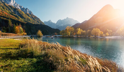 Aufkleber - Great nature scenery in Slovenian Alps. Incredible autumn landscape on Jasna lake. Triglav national park. Kranjska Gora, Slovenia. Amazing landscape with mountain lake and colorful trees at sunset