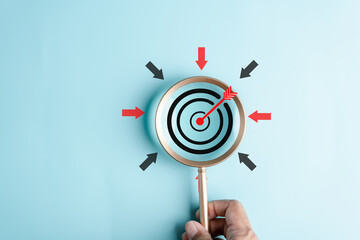 Leinwandbilder - Magnifier glass focus to target icon with arrow to planning and management business development leadership and customer target group.