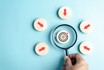 Leinwandbilder - Magnifier glass focus to target icon with arrow to planning and management business development leadership and customer target group.