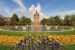 Mannheimer Wahrzeichen in der Frühlingssonne; Blühender Friedrichsplatz mit Wasserturm