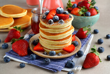 Canvas Print - Traditional pancakes with berries