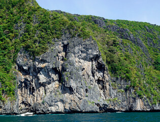 Wall Mural - massive limestone rocks at the el nido archipelago