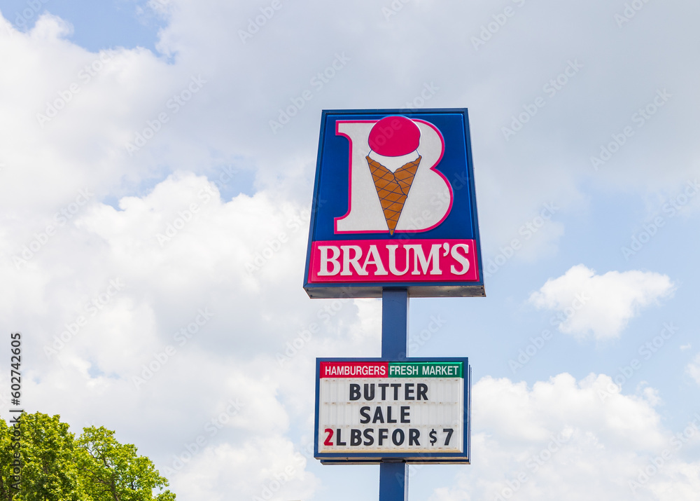 Braum's Restaurant exterior with sign and trademark logo. Braum's is a ...