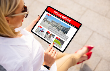 Wall Mural - Sample news in Spanish - Latest News, Judge finds defendant innocent in political corruption case, Traffic in the city increases, New Summer fashion trends, The match between the two biggest teams.