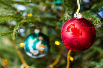 Canvas Print - ornamental glass balls on natural christmas tree close up indoor