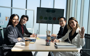 Wall Mural - asian business people at meeting room