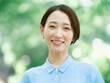 © naka - 女性・新緑