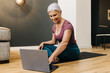 © JLCo Ana Suanes - Online yoga: Woman using laptop to discover new yoga classes
