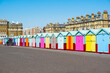 canvas print picture - Reihe von schönen bunten Badehäuschen am Meer in Brighton and Hove, East Sussex, England