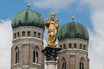 Wall Mural - Marian column, Mariensäule, in front of the two towers of the  famous Cathedral Frauenkirche  at the Marienplatz in Munich, Germany