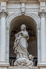 Canvas Print - Statue of Virgin Mary on Cathedral of Syracuse, Ortygia island, Syracuse city, Sicily Island, Italy