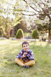 © Westend61 - Smiling boy sitting cross-legged at back yard