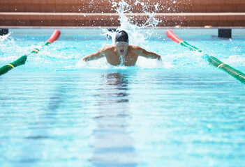 Canvas Print - Swimmer racing in pool