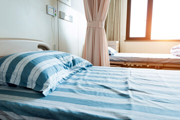 Canvas Print - Empty bed in hospital ward