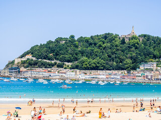 Wall Mural - Summer at Concha beach, San Sebastián, Guipúzcoa, Euskadi, Spain 