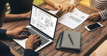 Website design software provide modish template for online retail business and e-commerce